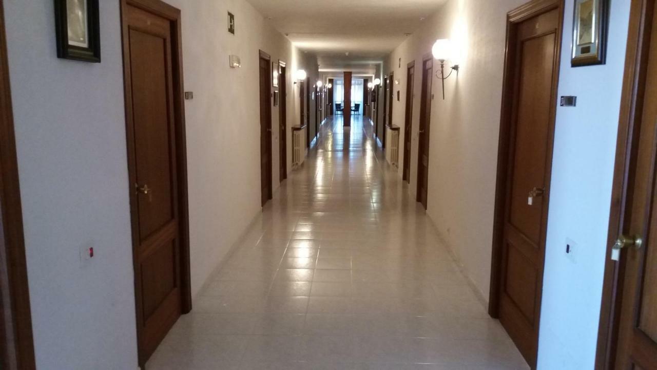 Centro San Viator Hostel Βαγιαδολίδ Εξωτερικό φωτογραφία